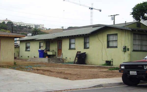 Lauretta Apartments in San Diego, CA - Building Photo