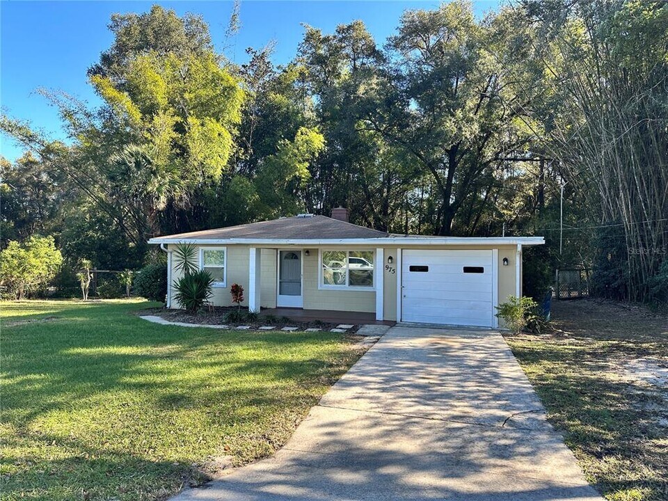 975 Fatio Rd in DeLand, FL - Building Photo
