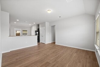 13024 Tinker St, Unit B4CP in Manor, TX - Foto de edificio - Building Photo