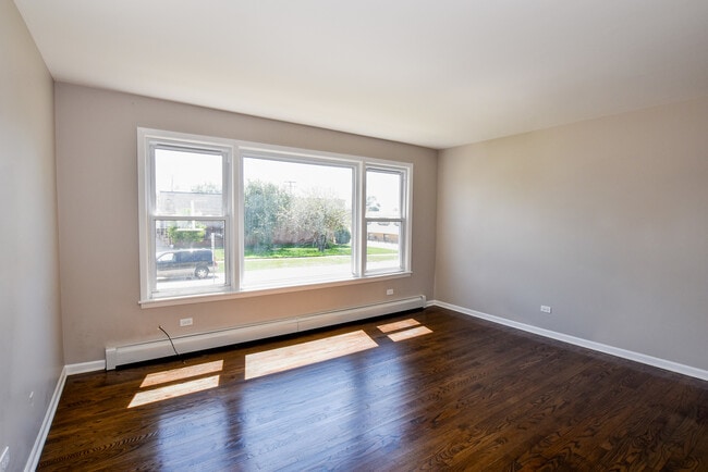 60 N Wolf Rd in Wheeling, IL - Foto de edificio - Building Photo