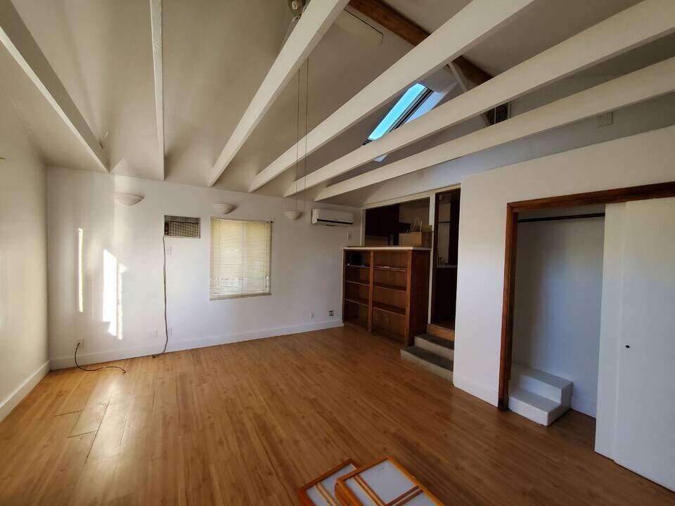 5955 Corbin Ave, Unit North Photo