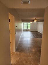 28 Plantation Dr, Unit 202 in Vero Beach, FL - Foto de edificio - Building Photo