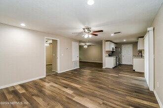 1349 Eagle Cove Rd N in Jacksonville, FL - Building Photo - Building Photo