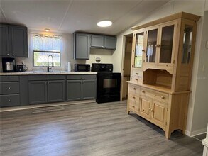 7740 Pretty Lake Rd in Clermont, FL - Foto de edificio - Building Photo