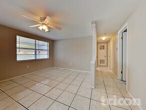 10294 129th Terrace N, Unit 2 in Largo, FL - Foto de edificio - Building Photo