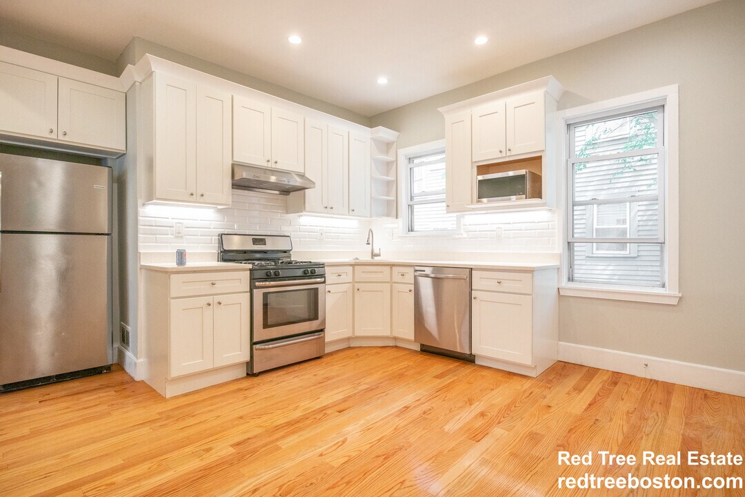 164 Hyde Park Ave, Unit 2 in Boston, MA - Building Photo