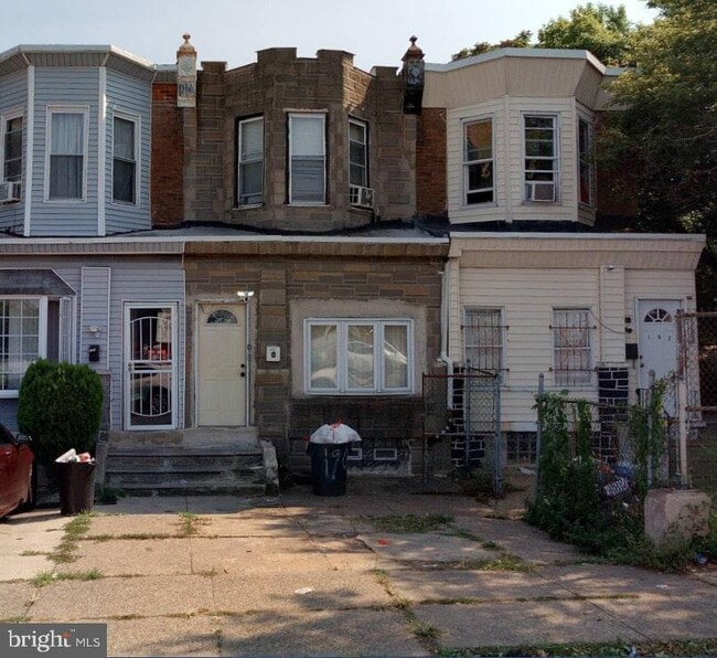 property at 190 W Roosevelt Blvd