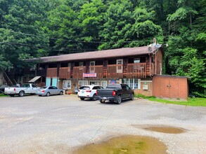 963 Call Rd in Charleston, WV - Building Photo - Building Photo