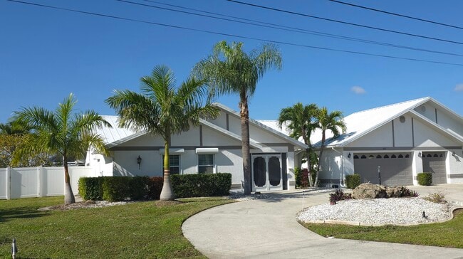 3520 SE 10th Pl in Cape Coral, FL - Building Photo - Building Photo