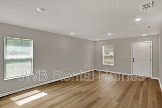 8019 Thrasher Ave in Jacksonville, FL - Building Photo - Building Photo
