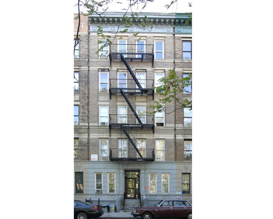 118 W 114th St in New York, NY - Building Photo