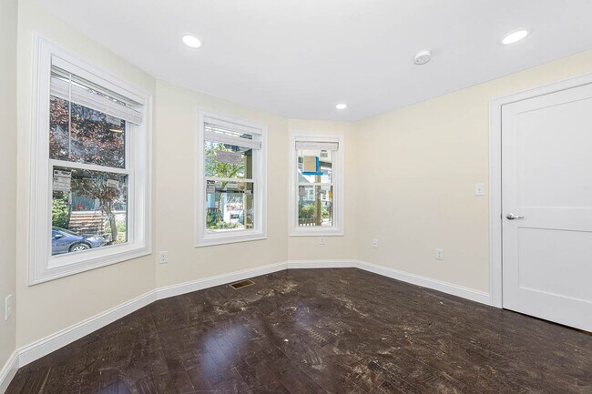 70 Stanley Ave, Unit 70T in Medford, MA - Foto de edificio - Building Photo