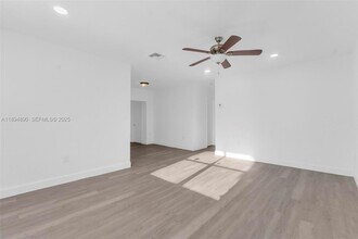 3051 NW 77th St in Miami, FL - Building Photo - Building Photo