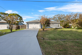 457 SW David Terrace in Port St. Lucie, FL - Building Photo - Building Photo