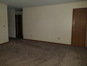 1112 Oakview Dr in Delta, OH - Building Photo - Building Photo