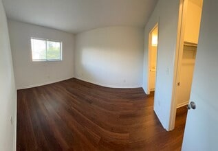 4487 Holly Tree Rd in Wilmington, NC - Foto de edificio - Building Photo