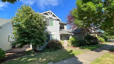 5456 Balustrade Blvd SE in Lacey, WA - Building Photo - Building Photo