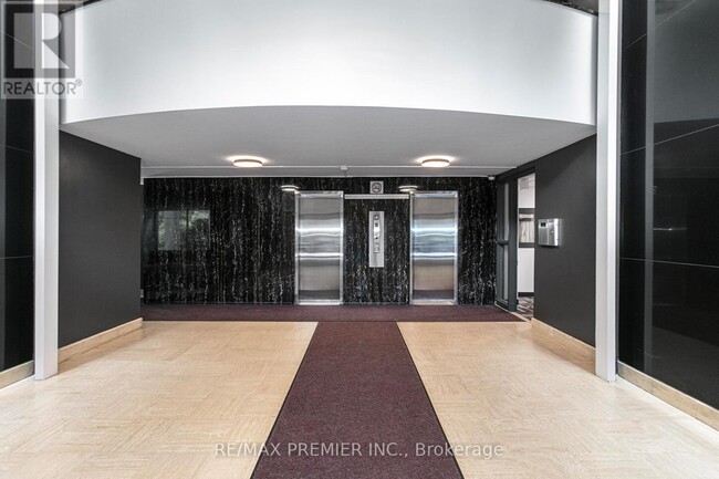 10-210 Shallmar Blvd in Toronto, ON - Building Photo - Building Photo