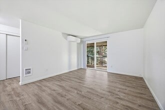 Fircrest in Portland, OR - Foto de edificio - Building Photo