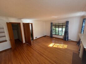 2677 Powhattan Pky, Unit Lower in Toledo, OH - Building Photo