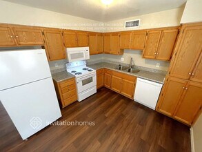 8435 W Amelia Ave in Phoenix, AZ - Foto de edificio - Building Photo