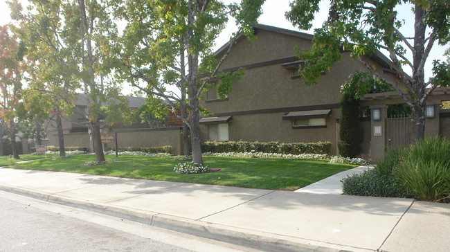 Trellis Garden Apartments in Covina, CA - Foto de edificio - Building Photo