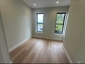 90 Harman St, Unit 2 in Brooklyn, NY - Building Photo - Building Photo