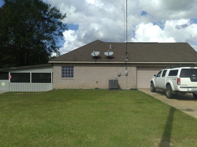 300 Veterans Ln in Leesville, LA - Building Photo - Building Photo