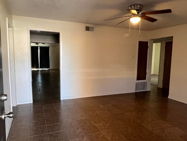 8902 Aztec Rd NE in Albuquerque, NM - Building Photo - Building Photo