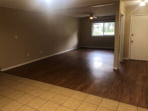 307 Moss Hill Ln in Conroe, TX - Building Photo - Building Photo