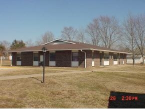 200 W McCrary St in El Dorado Springs, MO - Foto de edificio - Building Photo