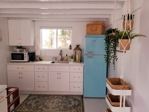 31956 Sunset Ave, Unit The Hummingbird House Top in Laguna Beach, CA - Building Photo - Building Photo