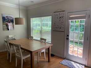 1925 Gregory Run NE in Atlanta, GA - Foto de edificio - Building Photo