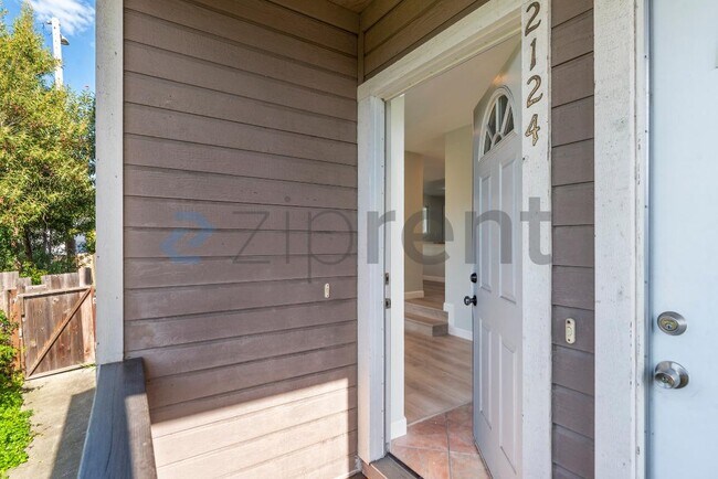 2124 E 20th St in Oakland, CA - Foto de edificio - Building Photo