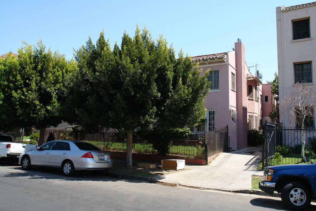 238 S Kenmore Ave in Los Angeles, CA - Building Photo