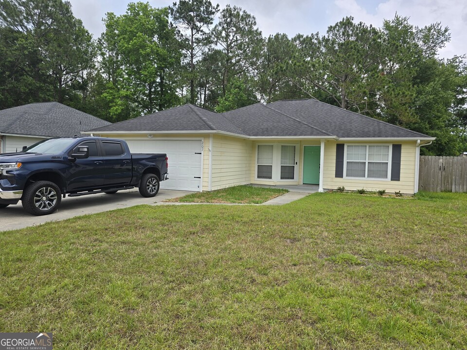 207 Lake Jordan Blvd W in Kingsland, GA - Building Photo