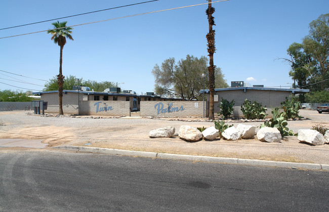 Twin Palms in Tucson, AZ - Foto de edificio - Building Photo