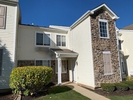 2327 Silverstone Dr in Carpentersville, IL - Building Photo