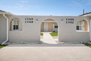 13430 Pine Needle Ln in Ft. Myers, FL - Building Photo