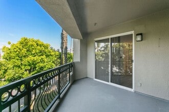 430 Lake St in Huntington Beach, CA - Building Photo - Building Photo