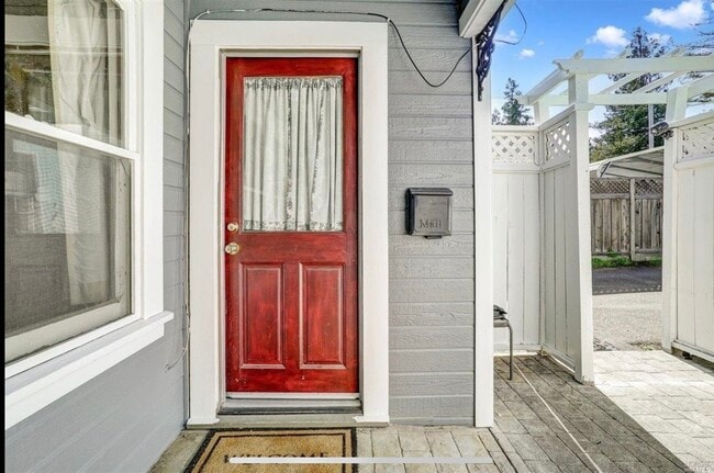 920 Gravenstein Ave, Unit ApartmentB in Sebastopol, CA - Building Photo - Building Photo