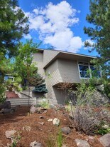 124 NW Utica Ave in Bend, OR - Building Photo