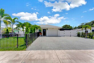 413 SW 15th Ave in Delray Beach, FL - Building Photo - Building Photo