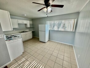 7734 Brentwood Dr in Stockton, CA - Foto de edificio - Building Photo