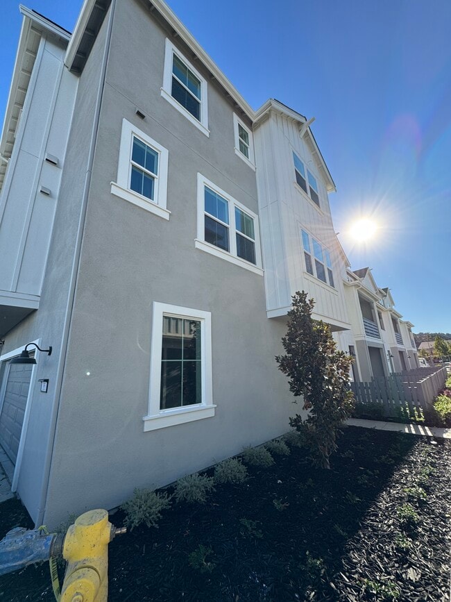 35 Morera Ln in Morgan Hill, CA - Foto de edificio - Building Photo