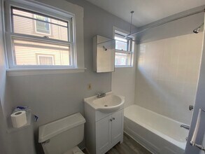 204 Banks St in Cambridge, MA - Building Photo - Building Photo