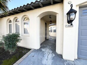 13045 Ridgewood Way in Chowchilla, CA - Building Photo - Building Photo