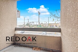 8614 Woodley Ave, Unit 202 in Los Angeles, CA - Foto de edificio - Building Photo