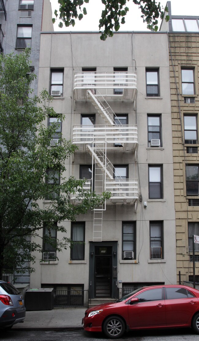 330 East 74 Street in New York, NY - Foto de edificio - Building Photo