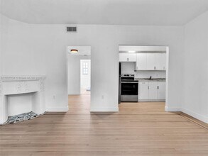1219 Meridian Ave in Miami Beach, FL - Building Photo - Building Photo